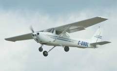  Cessna-150M (: Wikimedia Commons/ John Davies) tidttiqzqiqkdatf qhiqquiqdtiehrmf